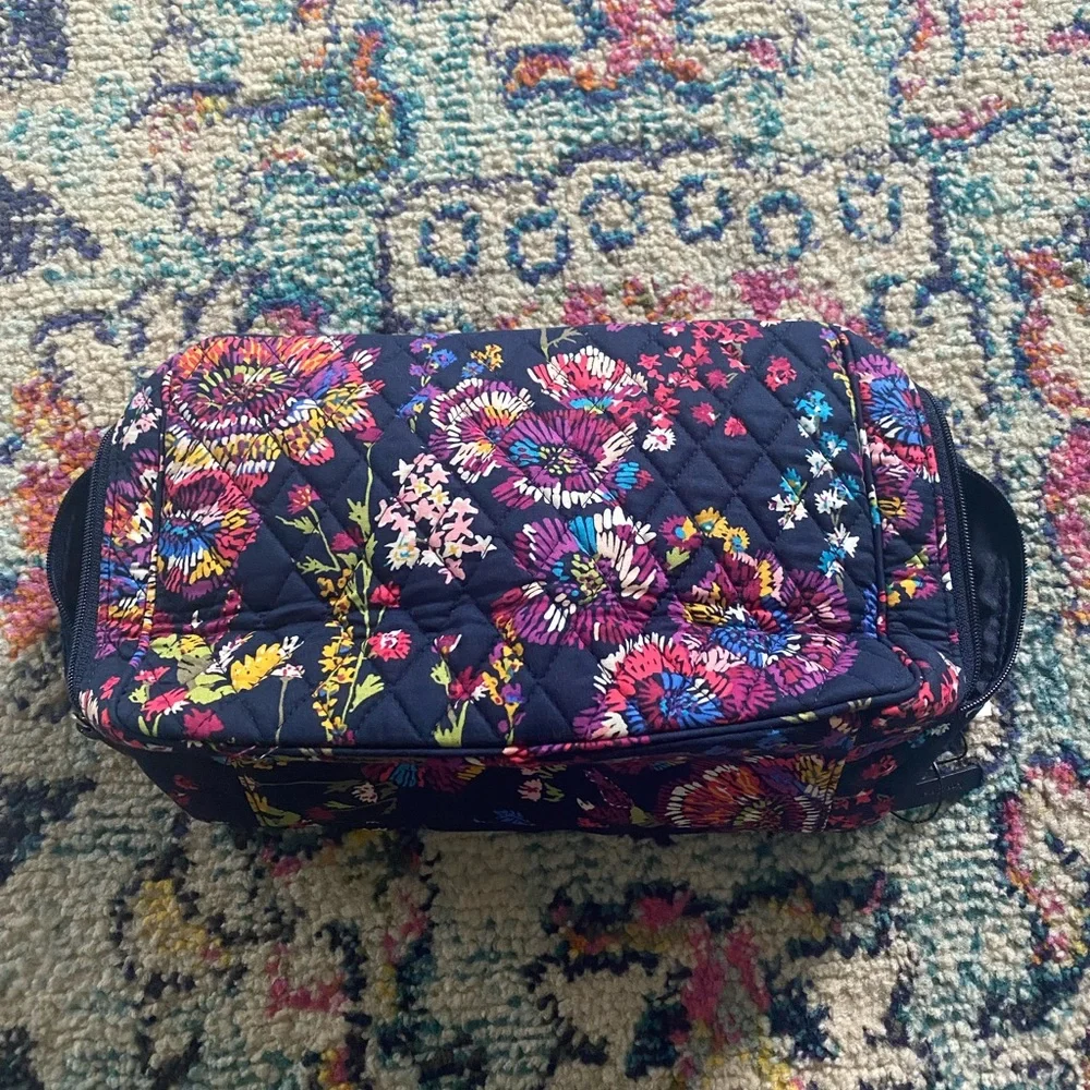 Vera Bradley large blush and brush makeup case - Picture 1 of 7
